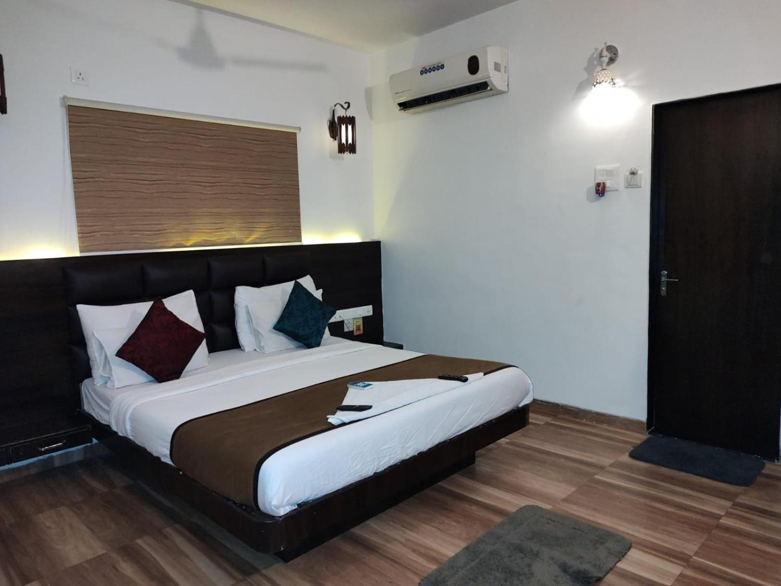 Hotel Saikripa Imperial Даман Экстерьер фото