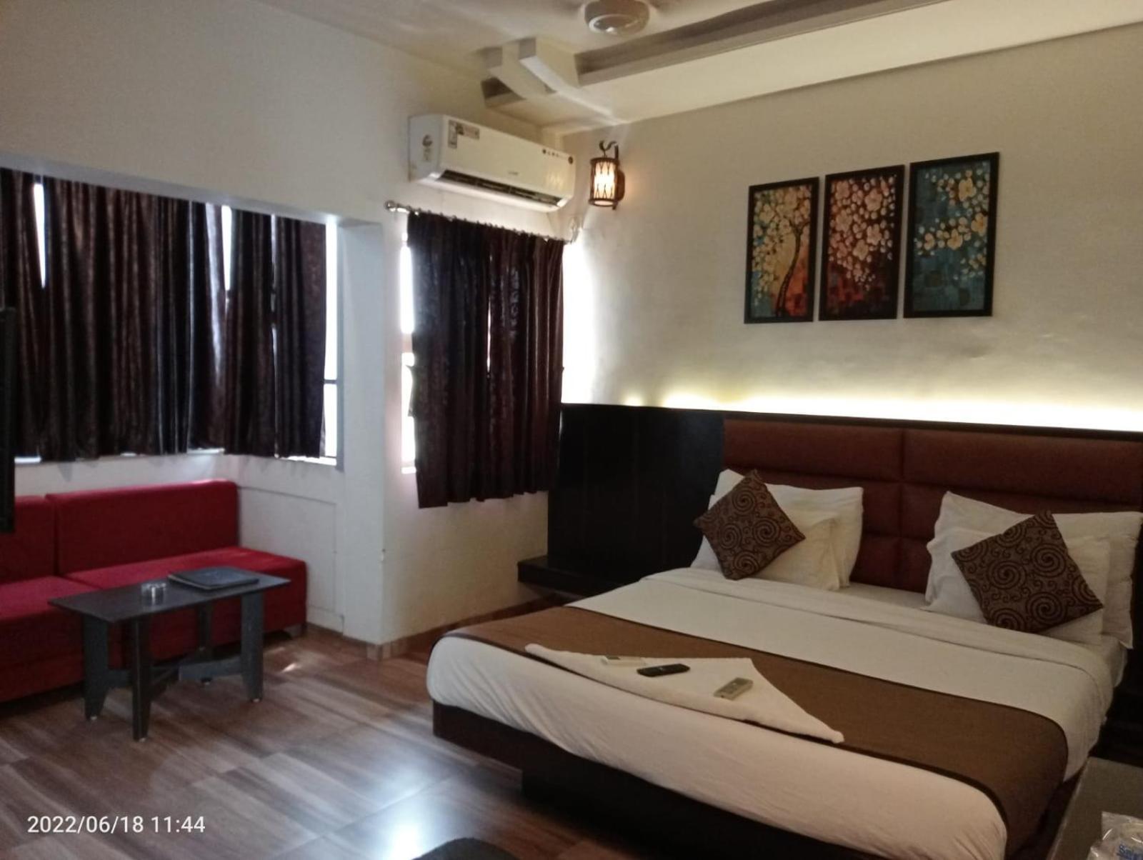 Hotel Saikripa Imperial Даман Экстерьер фото